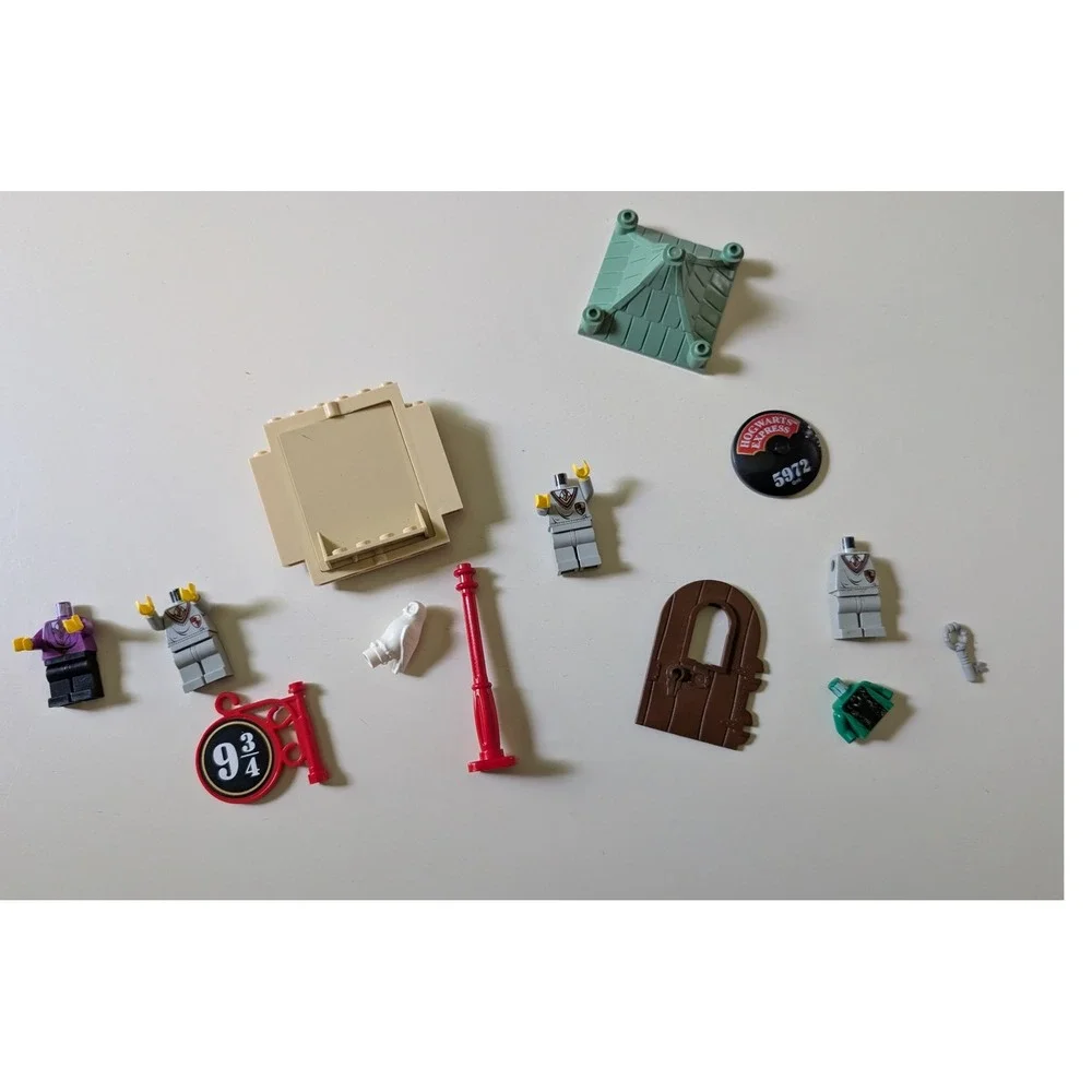 LEGO Harry Potter Minifigure Parts Accessories Hogwarts Express 9 3/4 Lot